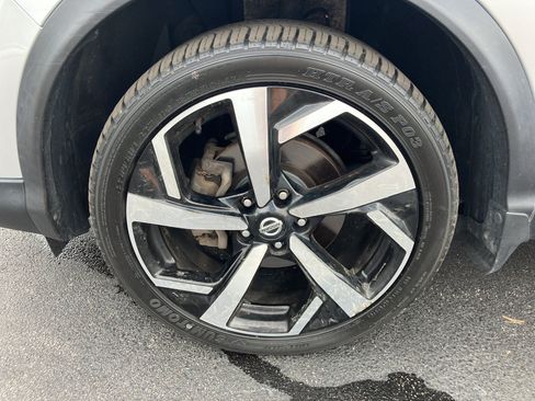Used 2020 Nissan Rogue Sport SL FWD image 11