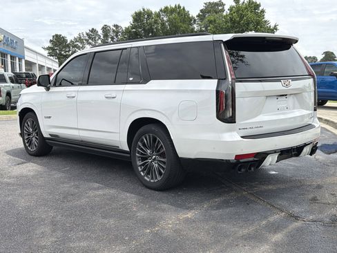 Used 2023 Cadillac Escalade ESV V AWD/4WD image 10