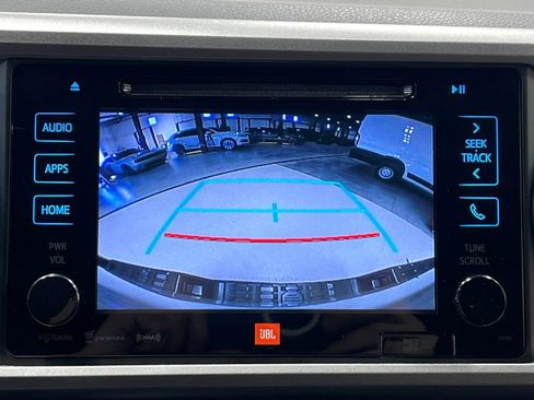 Used 2017 Toyota Tacoma Limited w/ Tow Package AWD/4WD image 11