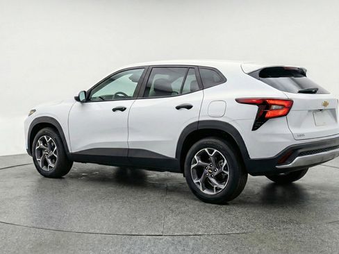 Used 2025 Chevrolet Trax LT FWD image 6