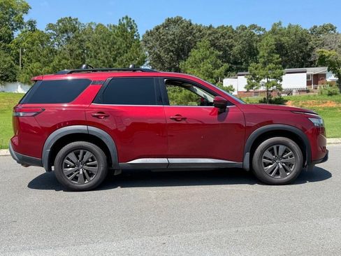 Used 2022 Nissan Pathfinder SV FWD image 2