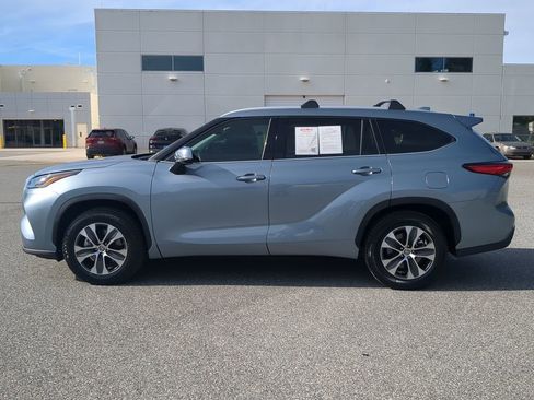 Used 2022 Toyota Highlander XLE image 16
