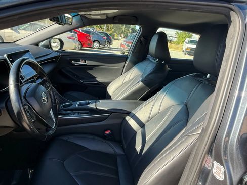 Used 2019 Toyota Avalon XLE image 12