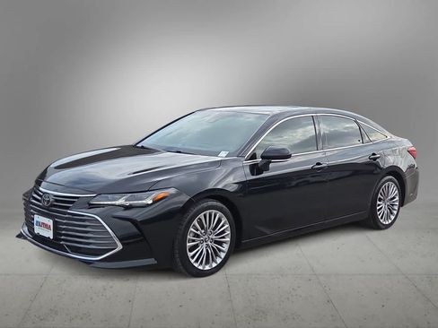 Used 2019 Toyota Avalon Limited FWD image 1