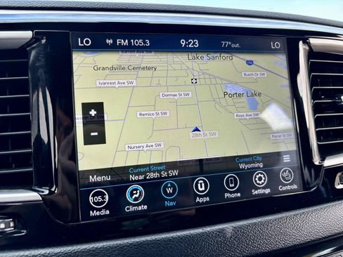 Used 2020 Chrysler Pacifica Touring-L AWD/4WD image 4