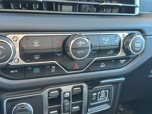 Used 2025 Jeep Wrangler Unlimited Rubicon 4xe image 23