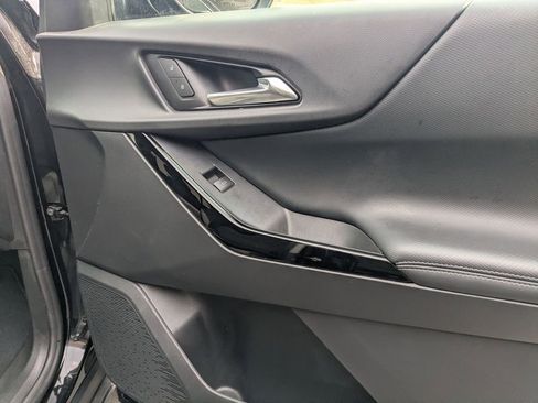 Used 2025 Chevrolet Equinox LT image 32