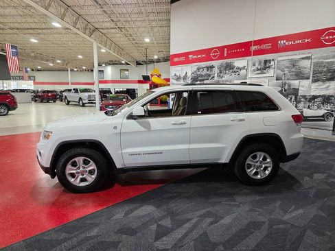 Used 2016 Jeep Grand Cherokee Laredo w/ Quick Order Package 23E AWD/4WD image 9