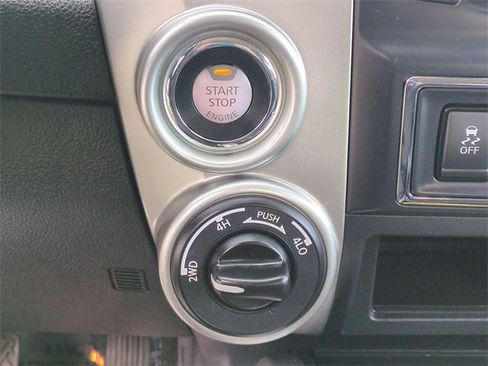 Used 2017 Nissan Titan SL image 18