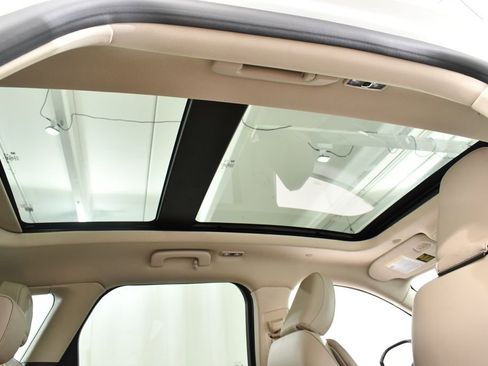 Used 2022 Lincoln Corsair AWD w/ Premium Package image 18