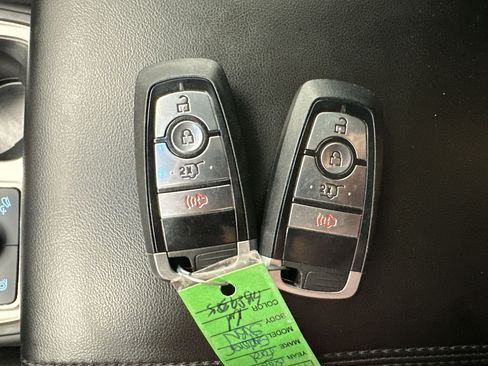 Used 2022 Ford Explorer XLT AWD/4WD image 33