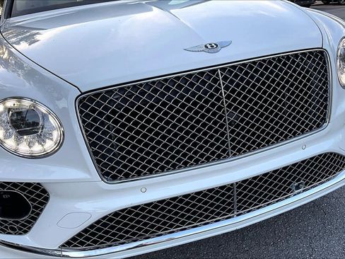 Used 2021 Bentley Bentayga image 28