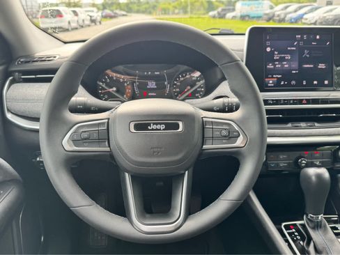 Used 2022 Jeep Compass Latitude AWD/4WD image 26