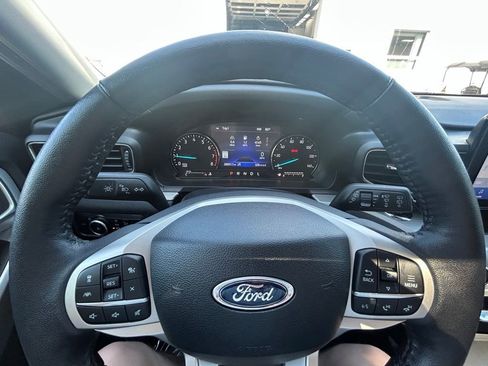 Used 2023 Ford Explorer XLT w/ Equipment Group 202A AWD/4WD image 15