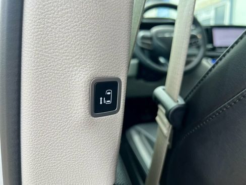 Used 2024 Chrysler Pacifica Touring-L FWD image 21