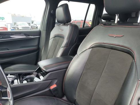 Used 2022 Jeep Grand Cherokee Trailhawk w/ Luxury Tech Group III image 13