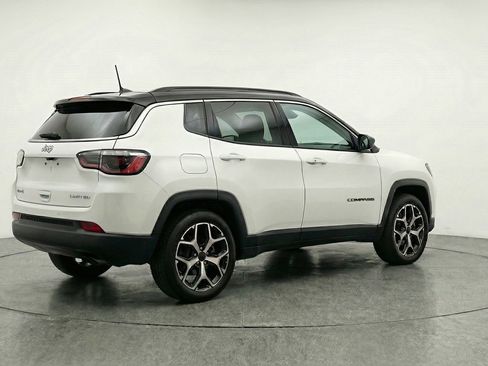 Used 2025 Jeep Compass Limited image 9
