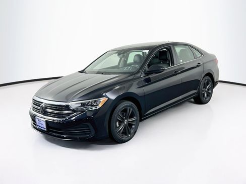 Used 2024 Volkswagen Jetta SE w/ Panoramic Sunroof Package FWD image 1