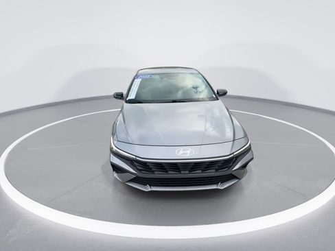 Used 2025 Hyundai Elantra Sport FWD image 3