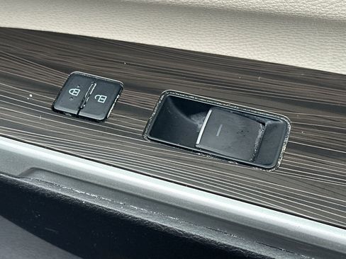 Used 2023 Toyota Sienna Platinum image 22