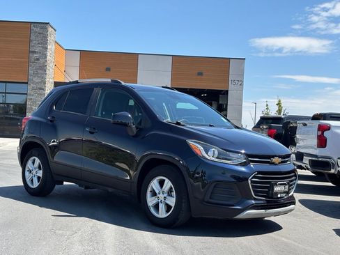Used 2021 Chevrolet Trax LT w/ LT Convenience Package FWD image 1
