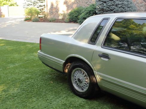 Used 1997 Lincoln Town Car Signature RWD image 23
