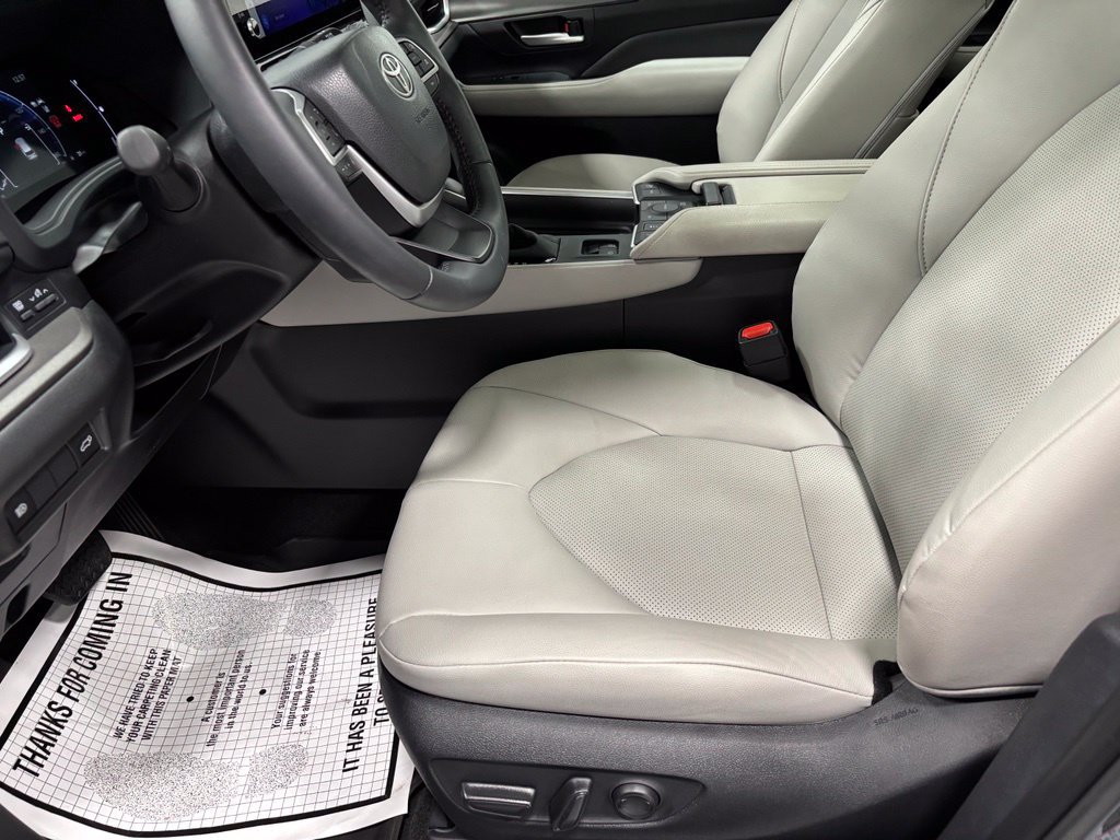 Used 2026 Toyota Grand Highlander AWD image 13