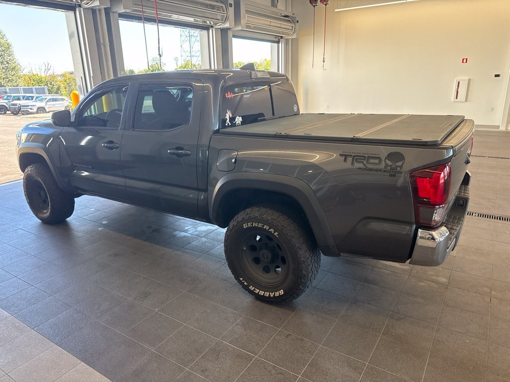 Used 2018 Toyota Tacoma TRD Off-Road AWD/4WD image 4
