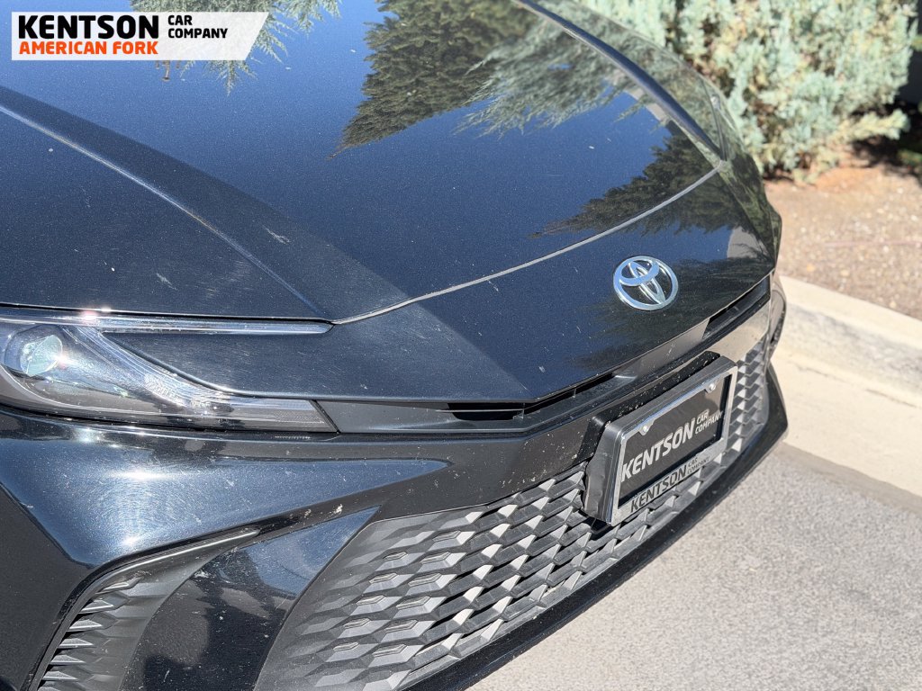 Used 2025 Toyota Camry SE FWD image 11