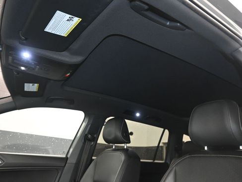 Used 2021 Volkswagen Tiguan SE R-Line image 28