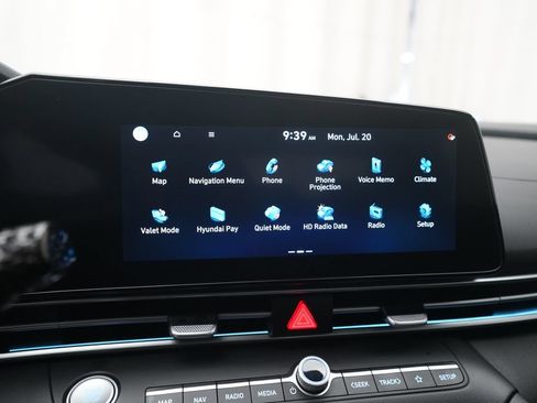 Used 2024 Hyundai Elantra Limited FWD image 6