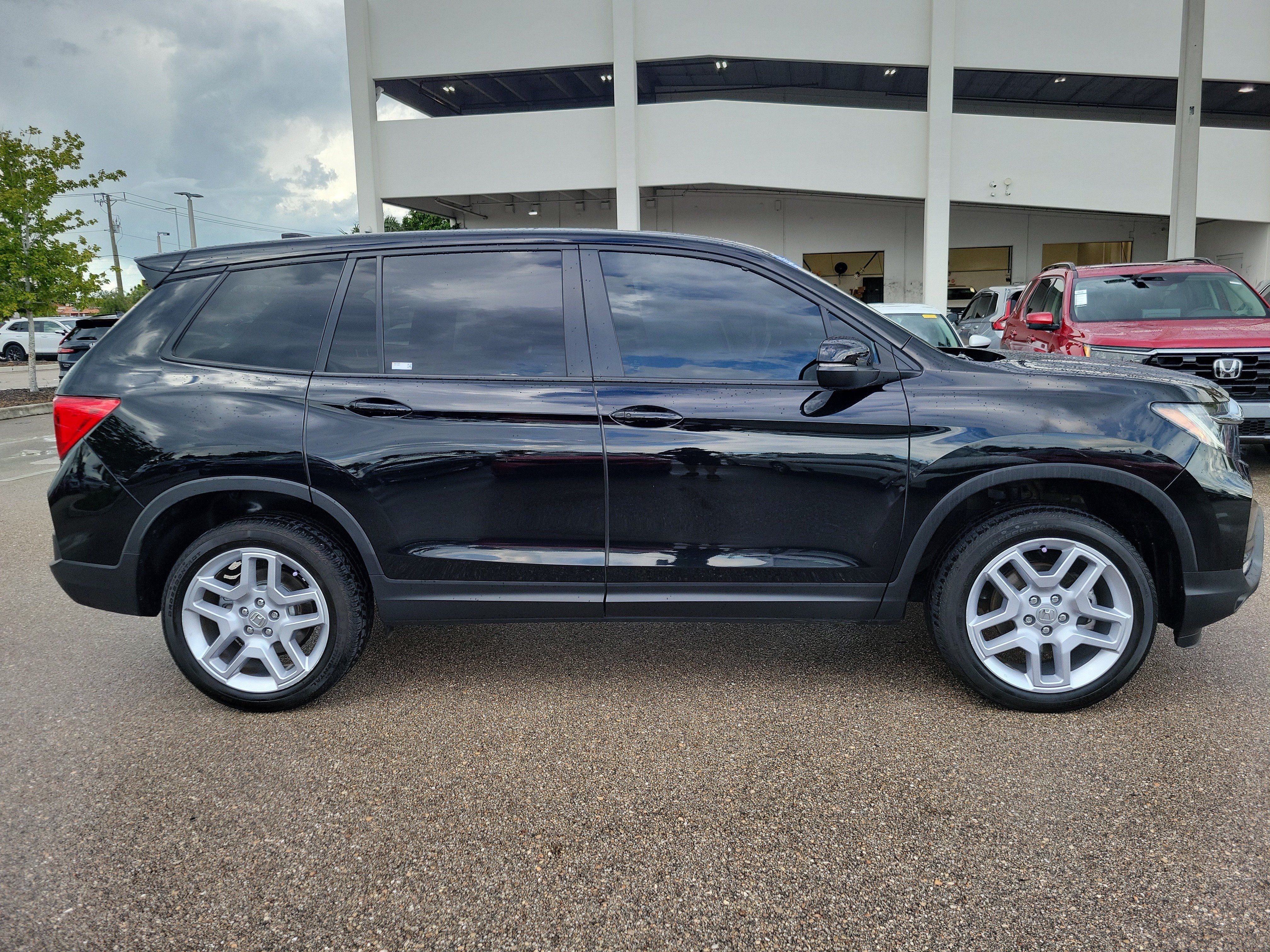 Used 2024 Honda Passport EX-L image 3