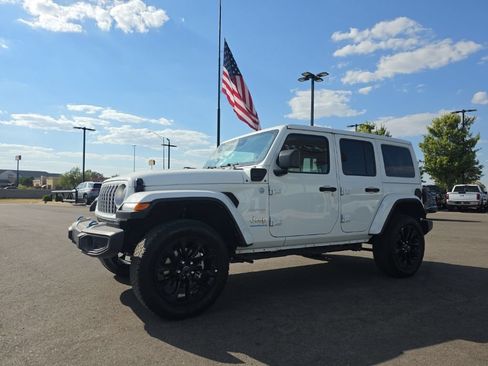 Used 2024 Jeep Wrangler Unlimited Sahara AWD/4WD image 10
