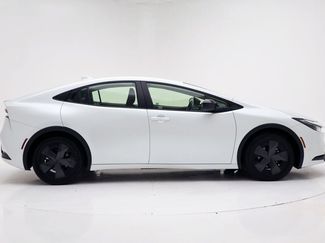Used 2024 Toyota Prius LE video 2