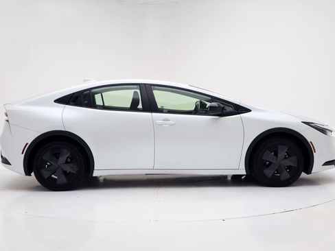 Used 2024 Toyota Prius LE image 2