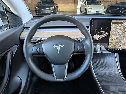 Used 2021 Tesla Model Y Long Range AWD/4WD image 19