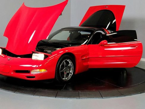 Used 2002 Chevrolet Corvette Coupe w/ Preferred Equipment Group2 image 10