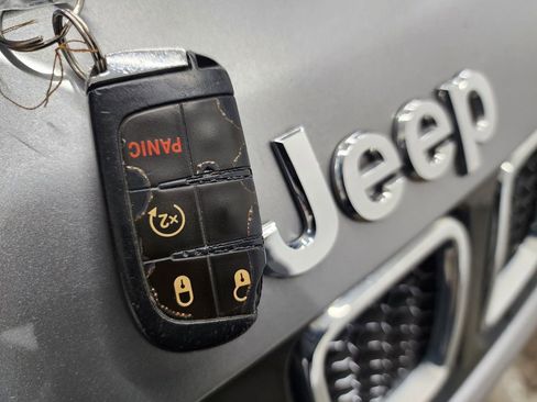 Used 2020 Jeep Compass Latitude w/ Cold Weather Group image 44