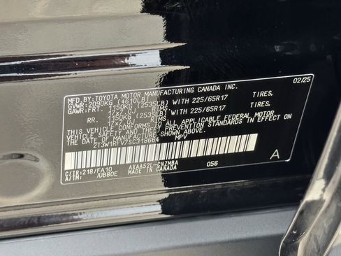 Used 2025 Toyota RAV4 XLE FWD image 33
