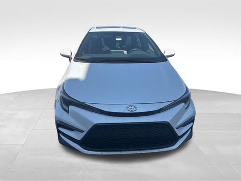 Used 2023 Toyota Corolla SE w/ SE Premium Package FWD image 3