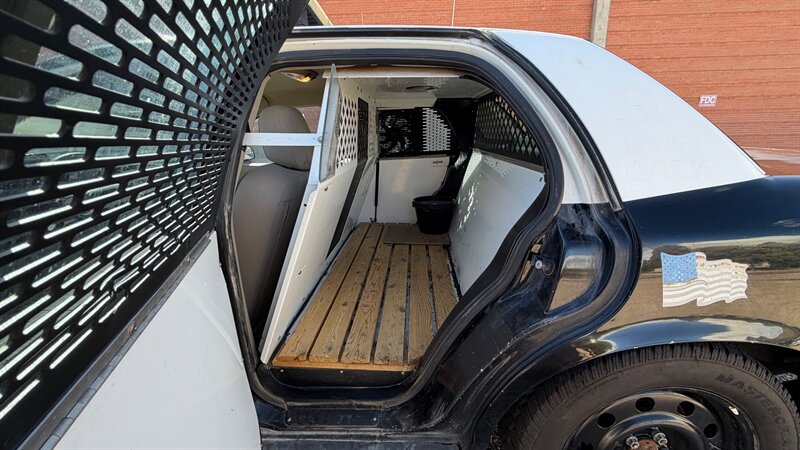 Used 2010 Ford Crown Victoria Police Interceptor RWD image 16