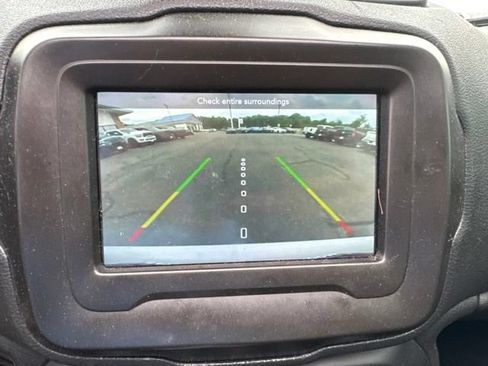 Used 2021 Jeep Renegade Latitude AWD/4WD image 27