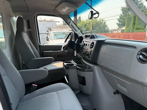 Used 2011 Ford E-350 and Econoline 350 XL w/ Interior Upgrade Pkg RWD image 19