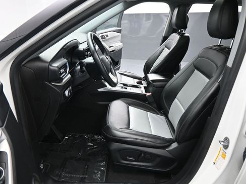 Certified 2023 Ford Explorer XLT w/ Equipment Group 202A image 10