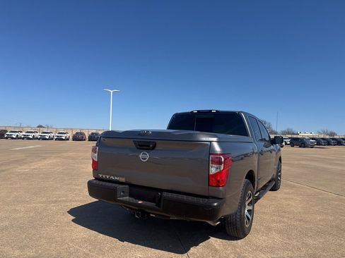Used 2019 Nissan Titan S image 22