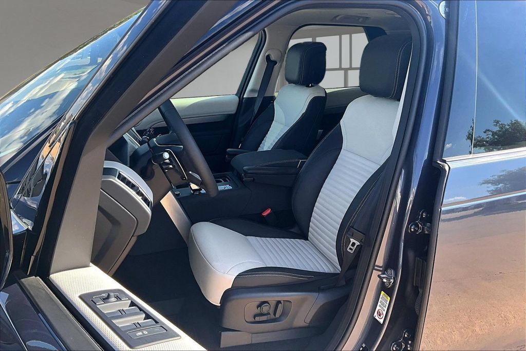 Certified 2026 Land Rover Discovery Limited Edition AWD/4WD image 25