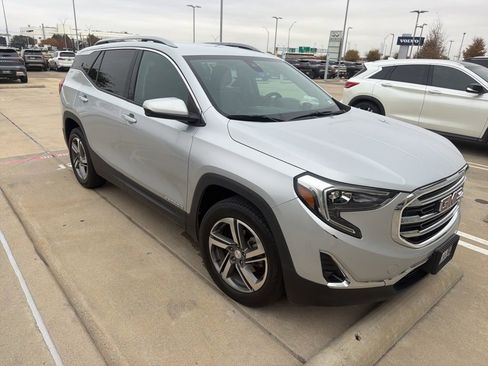 Used 2020 GMC Terrain SLT image 17