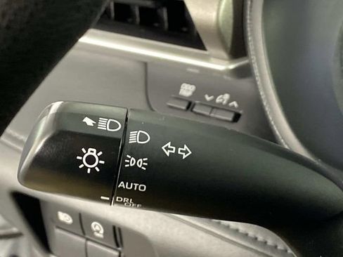 Used 2023 Toyota Highlander L image 18