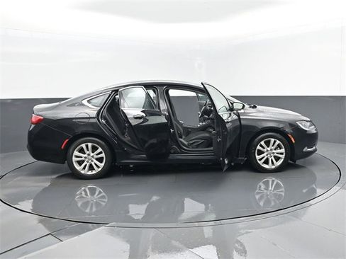 Used 2016 Chrysler 200 Limited image 27