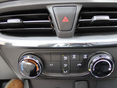 Used 2025 Buick Encore GX Preferred image 17